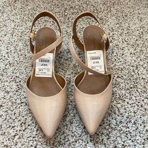 Tan heel NWT 8.5M